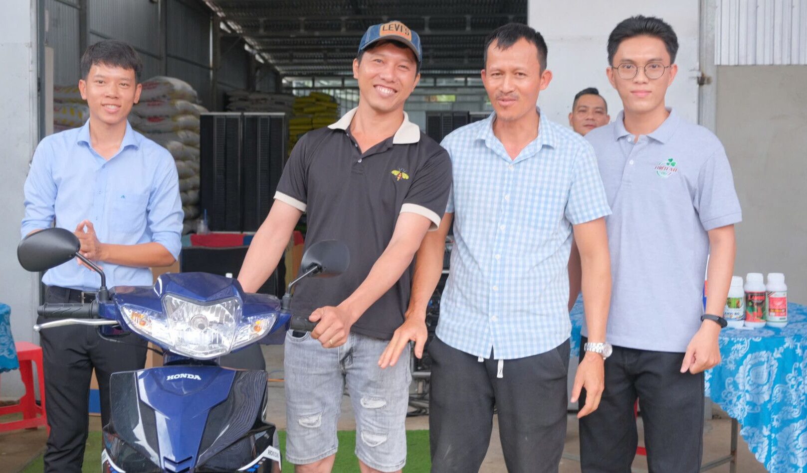 THIÊN AN BIO ĐỒNG HÀNH CÙNG VTNN AN THỊNH: MANG GIẢI PHÁP ĐẾN NHÀ NÔNG, MANG QUÀ TẶNG ĐẾN NGƯỜI DÙNG